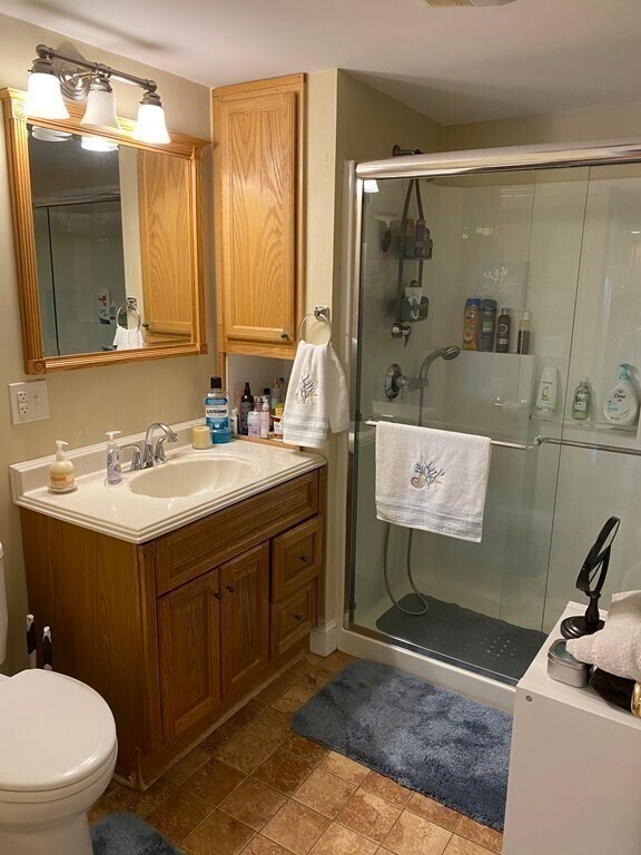 Building Photo - 84 Lake Rd