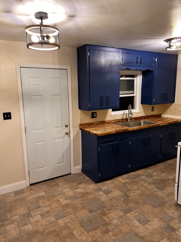 Building Photo - 19457 Hill St