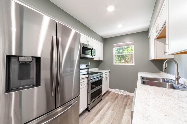 Building Photo - 3405 Balboa Ln