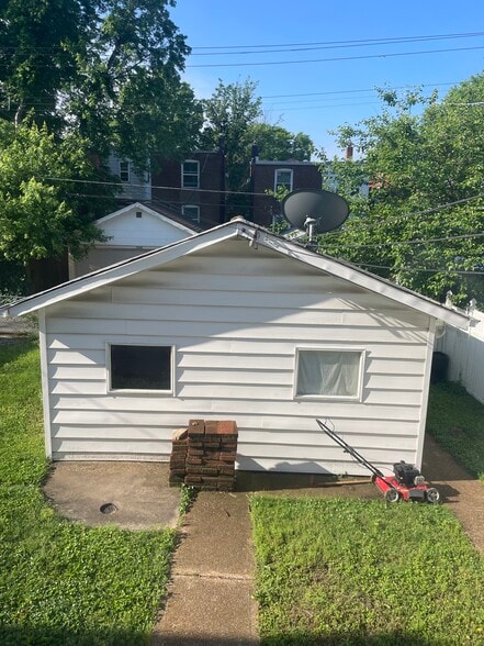 Building Photo - 5244 Bancroft Ave