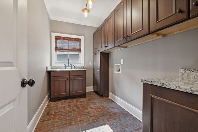 Building Photo - FULLY FURNISHED ISLAND HOME ON OLD HICKORY...