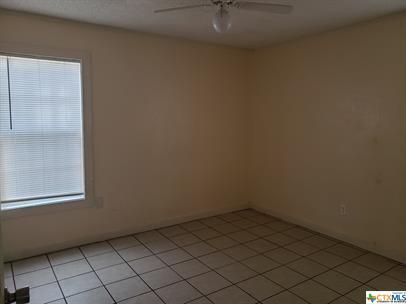 Building Photo - 415 W Green Ave