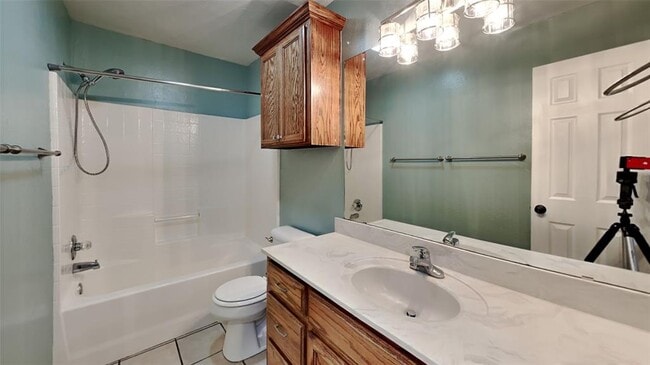 Building Photo - 1590 Deerwood Tr