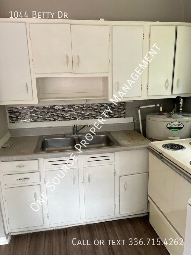 Building Photo - 1044 Betty Dr