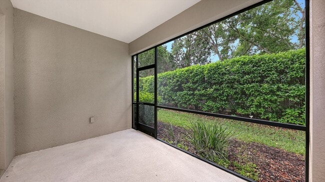 Building Photo - 2/2 plus den Villa in Fairfield with a 2 car garage