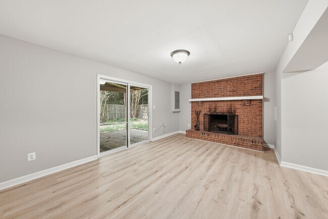 Building Photo - 14126 Red River Dr