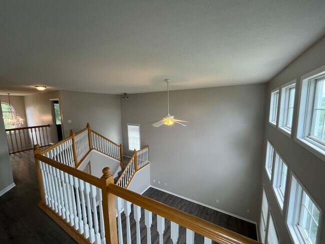 Building Photo - Beautiful Home in Scioto Reserve!