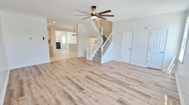 Building Photo - 3 Bed / 2 Full and 2 Half Bath Single Family Townhome