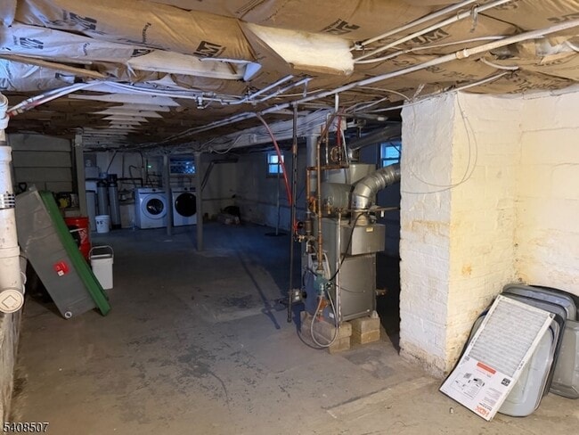 Building Photo - 11 Pine St