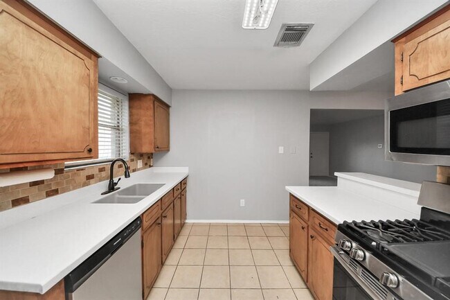 Building Photo - 2318 Hearne Dr