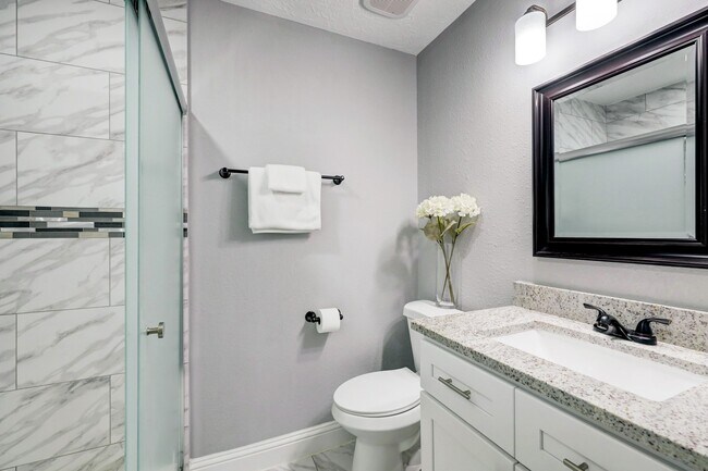 Building Photo - 10903 Hillcroft St