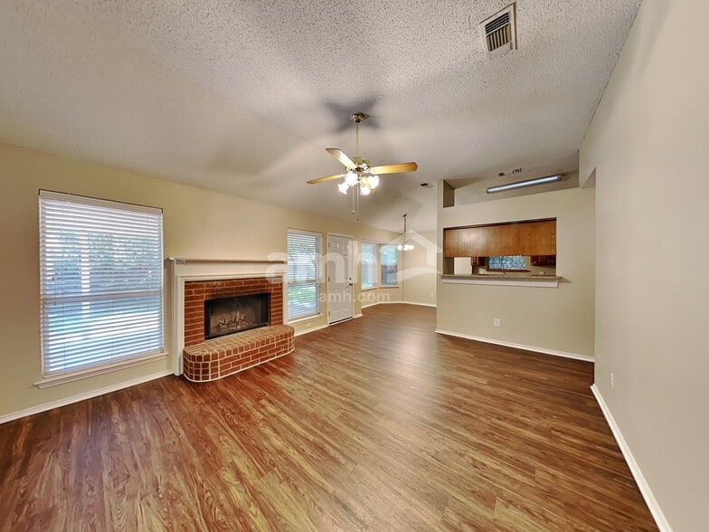 Building Photo - 307 Marshall Creek Rd