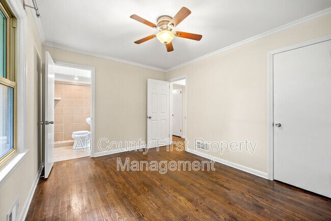 Building Photo - 2461 Fontaine Cir
