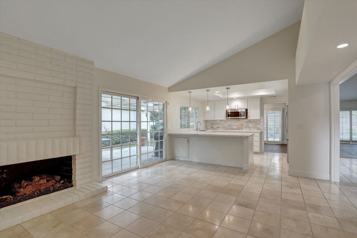 Building Photo - 16 Sycamore Creek