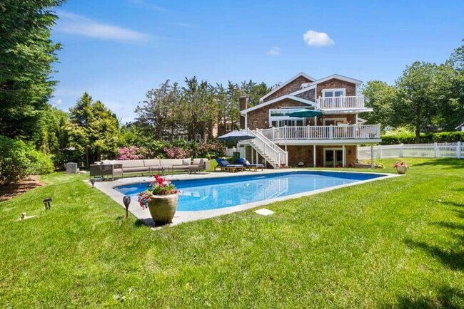 Building Photo - 114 Narod Blvd