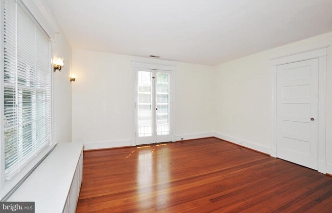Building Photo - 3752 Kanawha St NW