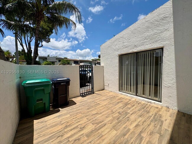 Building Photo - 6979 SW 110th Pl