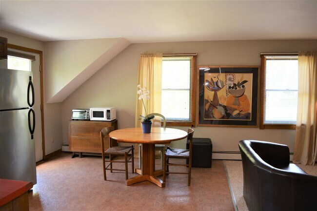 Building Photo - 548 Rte 10 N