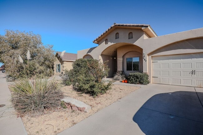 Building Photo - Roomy 4 bedroom Home with Solar Panels