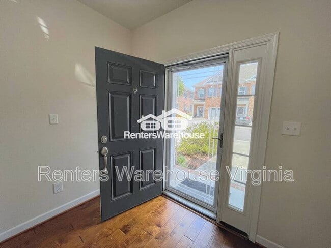 Building Photo - 1128 Winsford Ln