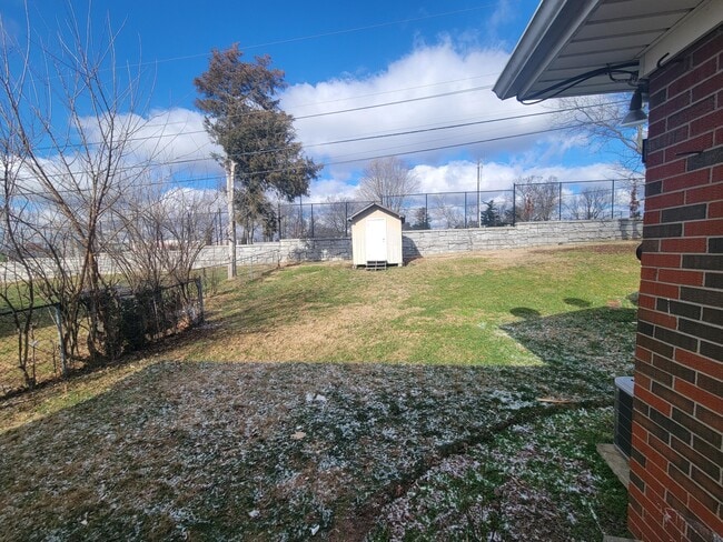 Building Photo - 1969 Fair Oaks Dr