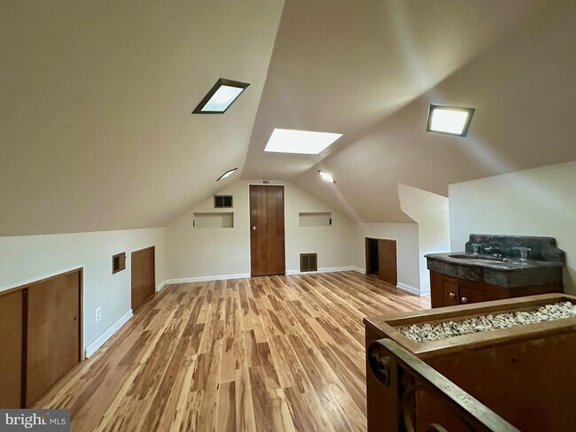 Building Photo - 3007 Oliver St NW