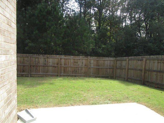 Building Photo - 2400 Freemont St