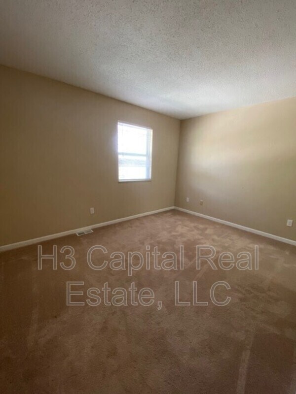 Building Photo - 112 Sunnyside St
