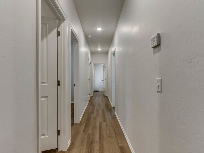 Building Photo - Cozy 3-Bed Retreat in Yukon - Fully Furnished & All Utilities Included