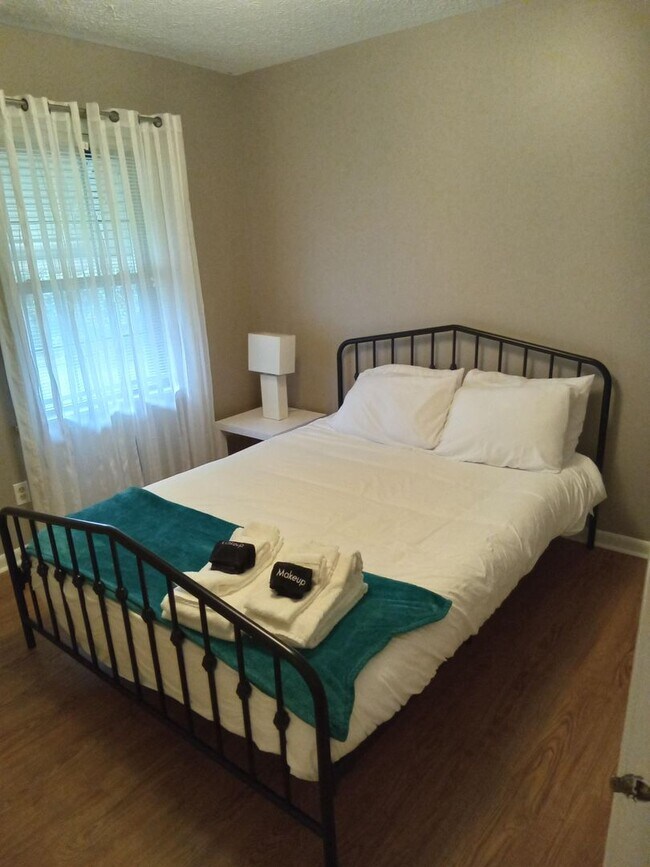 Building Photo - 4BR 3BA SFH with Full Finished Basement