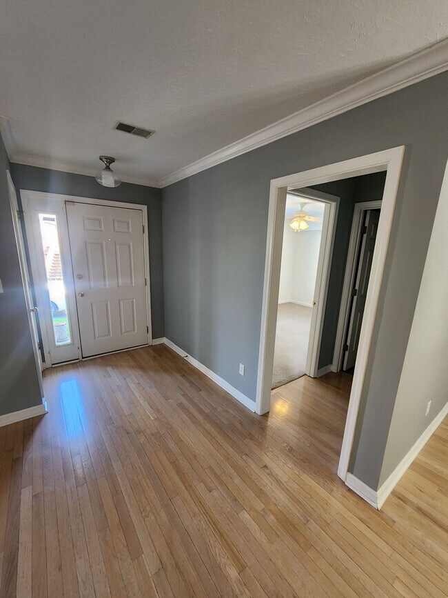 Building Photo - Spacious 3 bedroom 3 full bath condo for rent!!