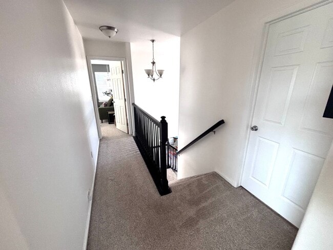 Building Photo - Spacious 3 Bed / 3 Bath Home Near Peterson Space Force Base
