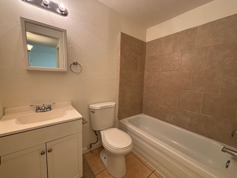 Building Photo - 1 E Navajo Rd