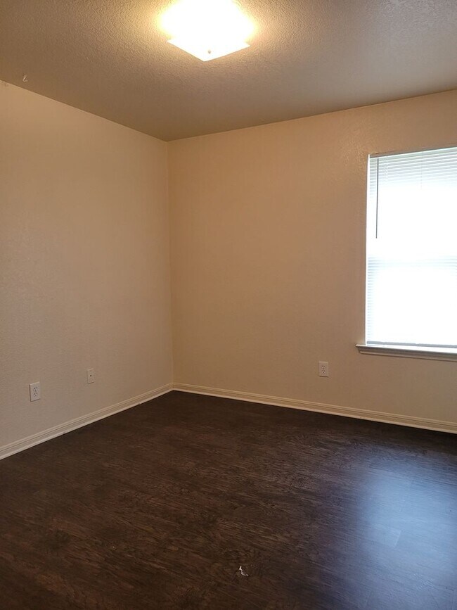 Building Photo - 1534 Shoshoni Trail