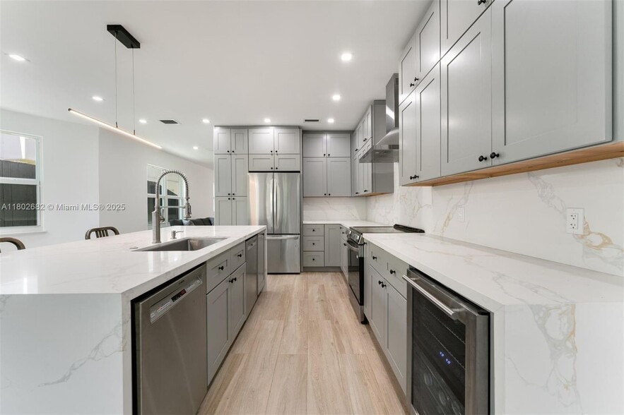 Building Photo - 3125 Paola Dr