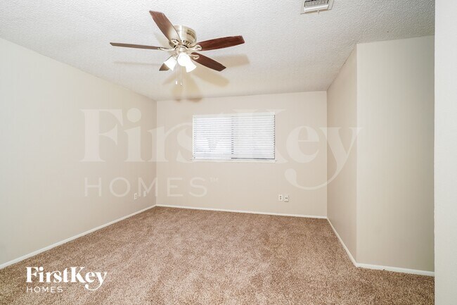 Building Photo - 1702 Jay Schellman St