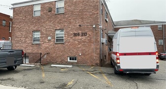 Building Photo - 309 E 22nd St