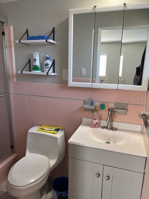 Building Photo - 2220 E Vina Del Mar Blvd