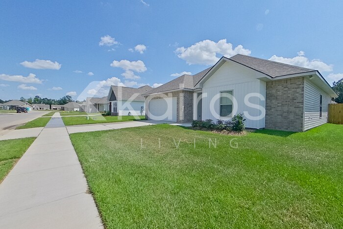Building Photo - 108 Rainfall Ln
