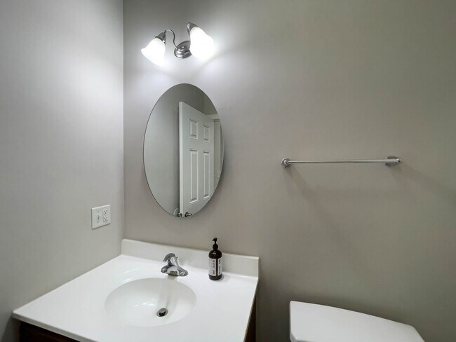 Building Photo - Spacious Three-Bedroom Townhouse in West A...