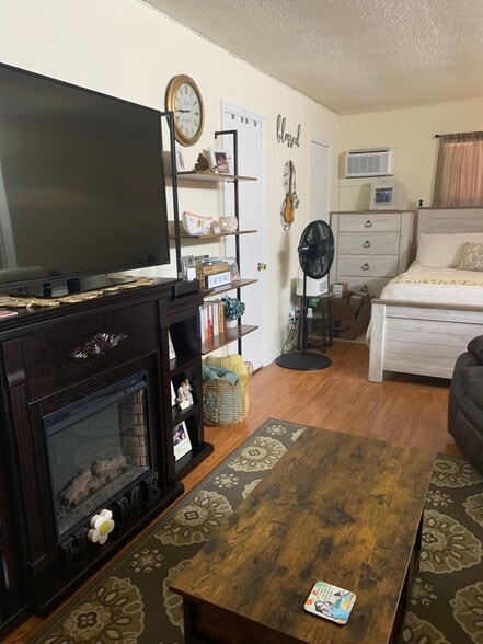 Building Photo - 1061 SE Monterey Rd