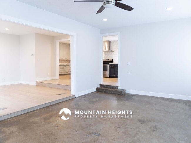 Building Photo - 8589 Kings Hill Dr