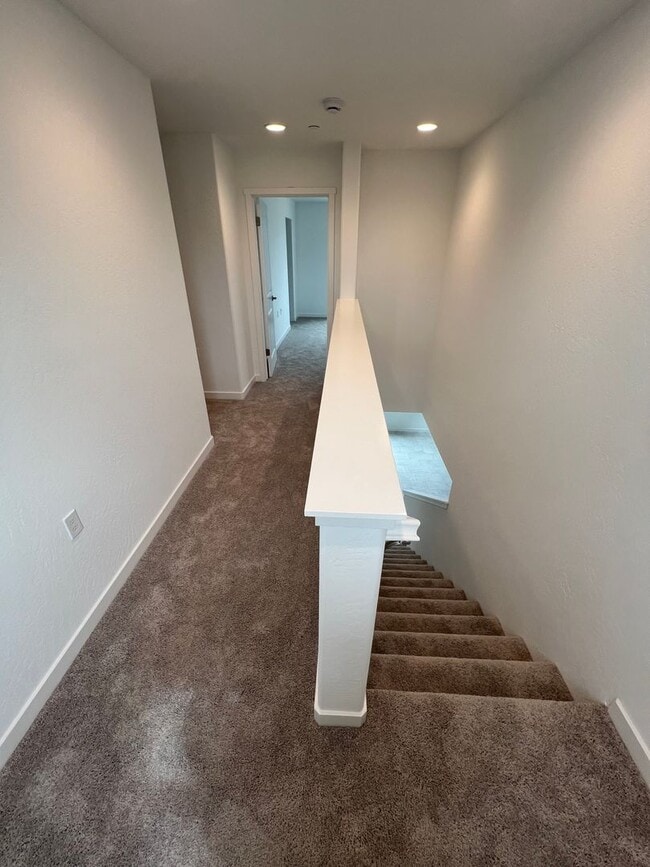 Building Photo - beautiful two-story home in RIVERSTONE