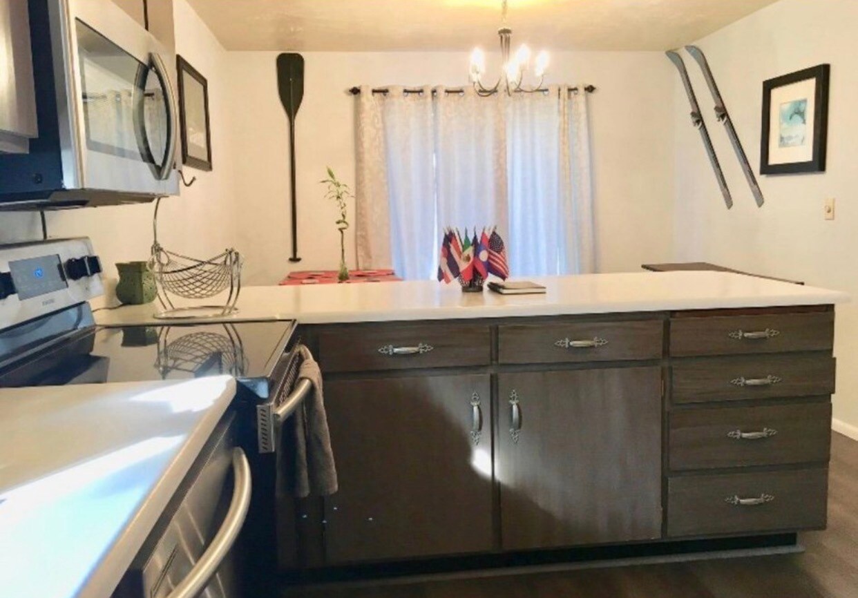 Kitchen - 1885 E Jeremy Ct