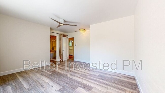 Building Photo - 475 Country Club Dr