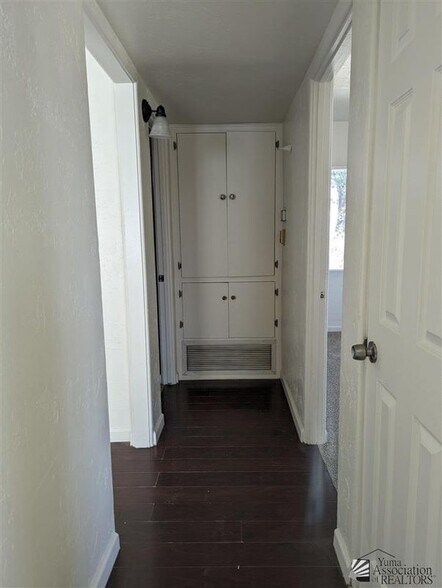 Building Photo - 1710 W 11th St