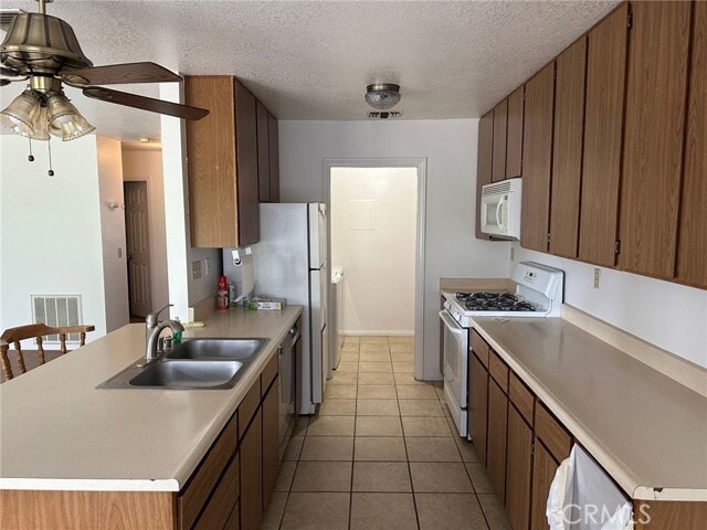 Building Photo - 27535 Lakeview Dr