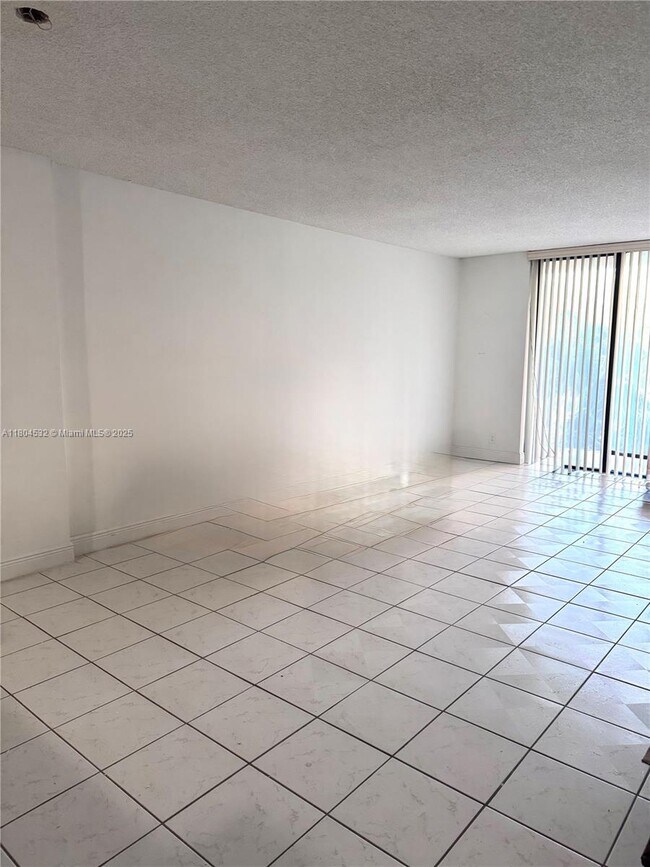 Building Photo - 18151 NE 31st Ct