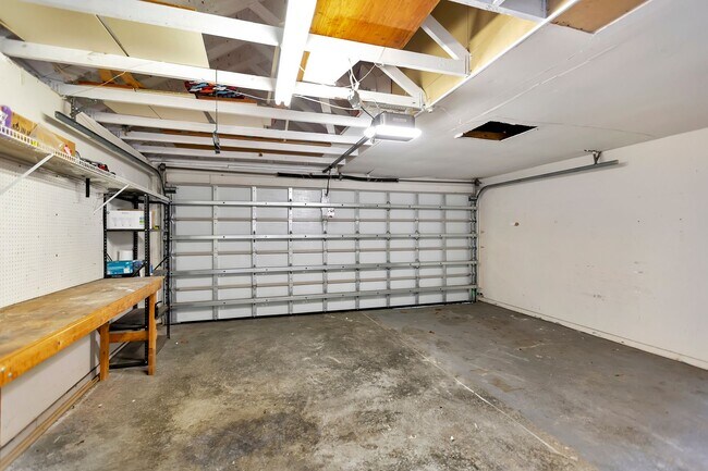 Building Photo - Prime Location Near Ravenel Bridge & Charl...
