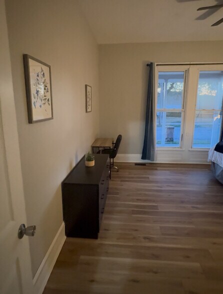 Building Photo - 639 Maple St